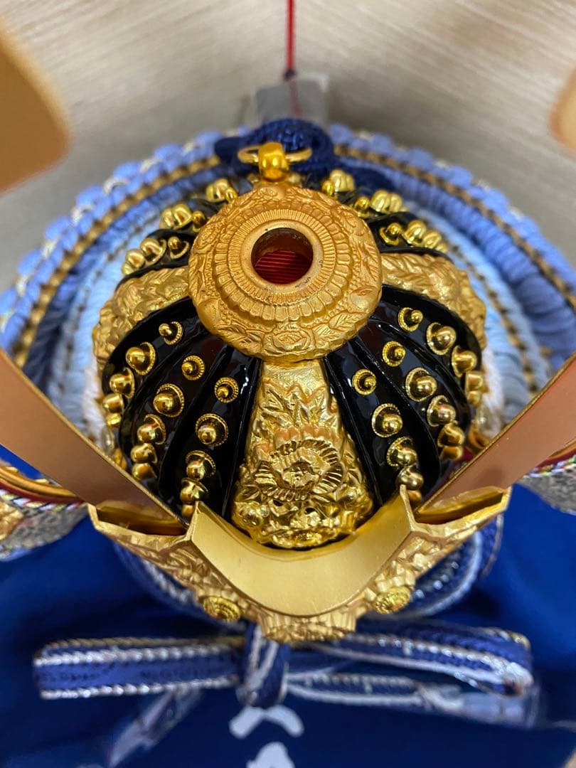 東京久月　五月人形　銘木シリーズ　針桐　家紋付き兜飾り収納セット