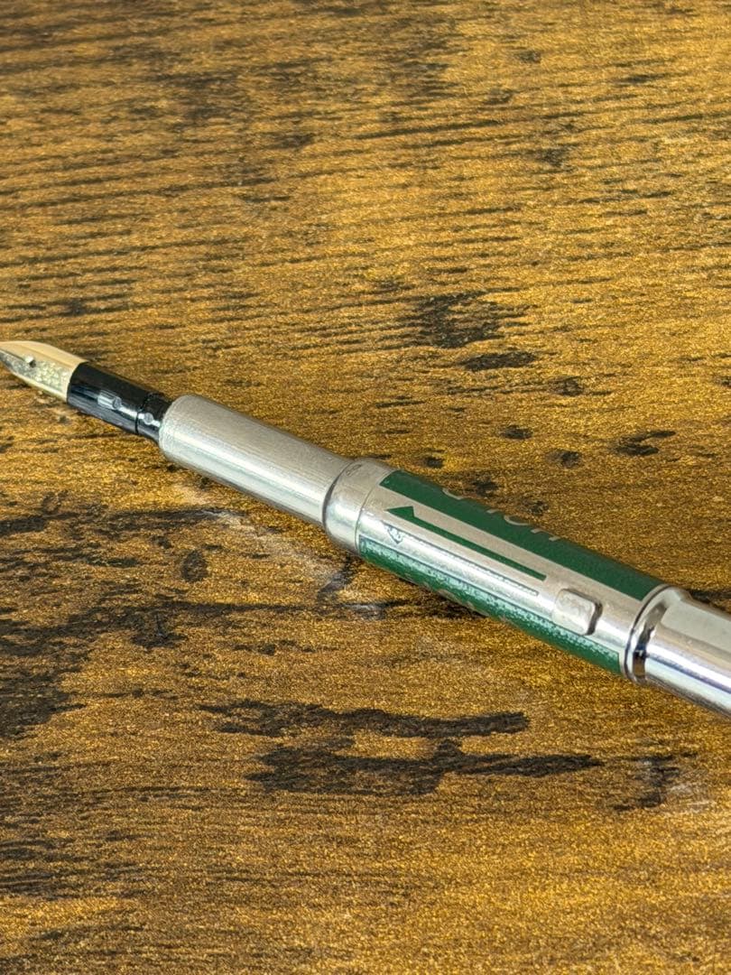 新品未使用　1971年製　白蝕刻　キャップレス　ストライプ　14金　万年筆　細字