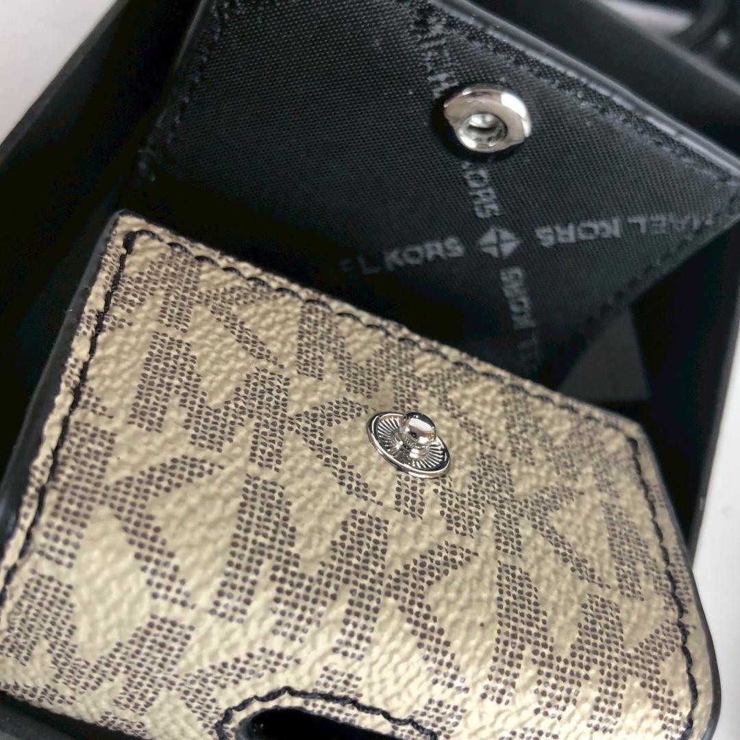 MICHAEL KORS マイケルコース AirPods ケース ネックストラッ