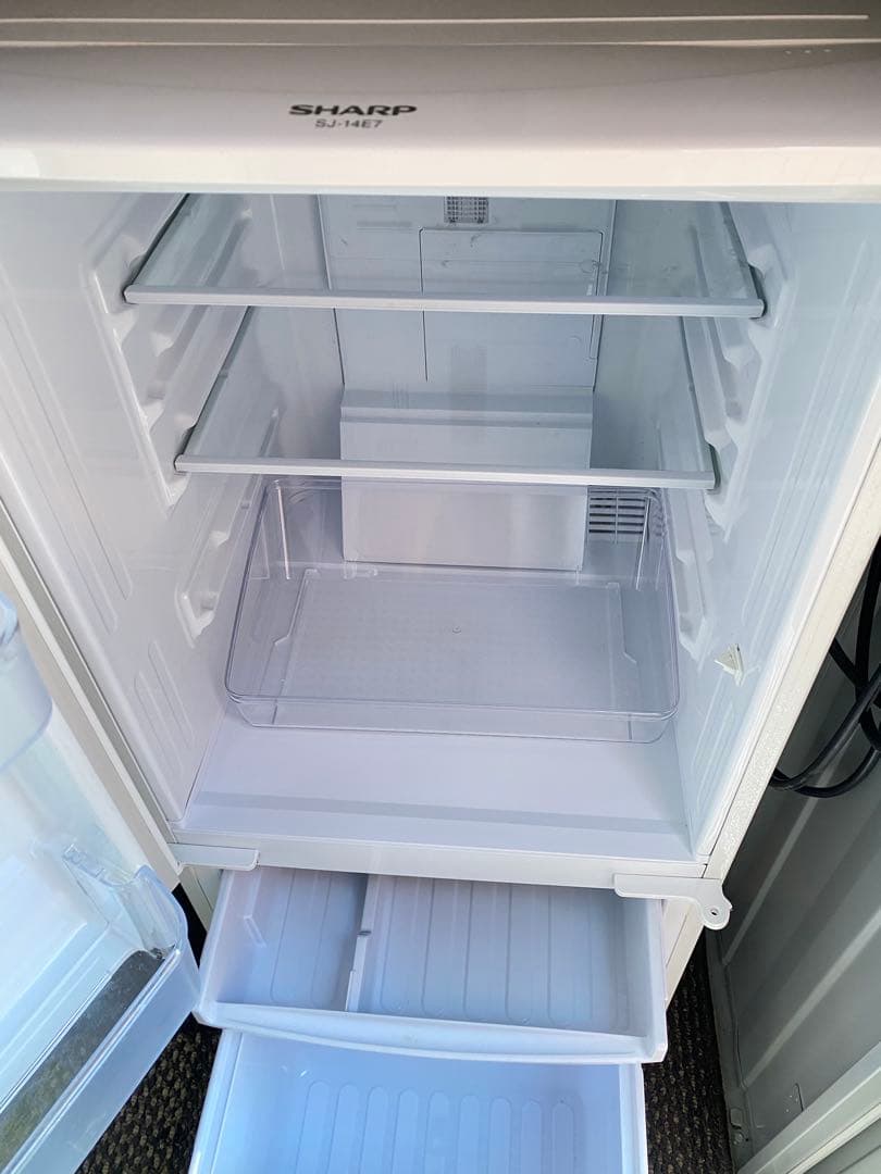 名古屋近郊限定送料設置無料　シャープ冷蔵庫137L