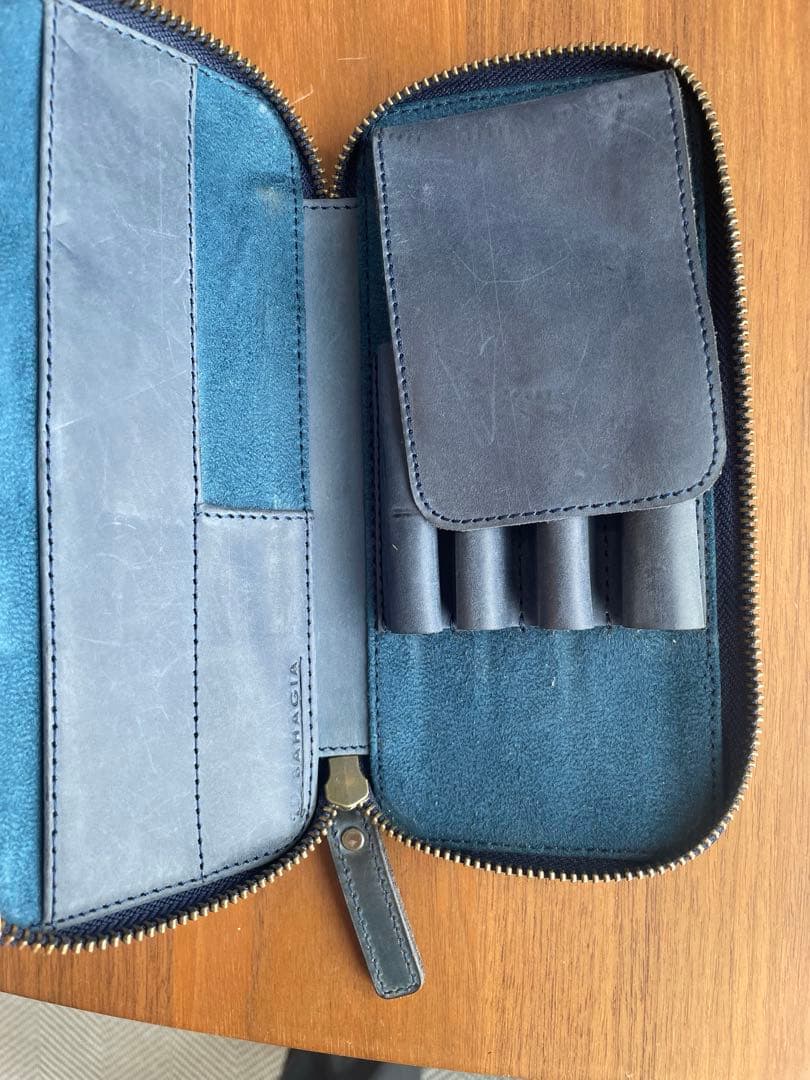 バハギア ラウンドジップペンケース クレイジーホースレザー　ネイビー