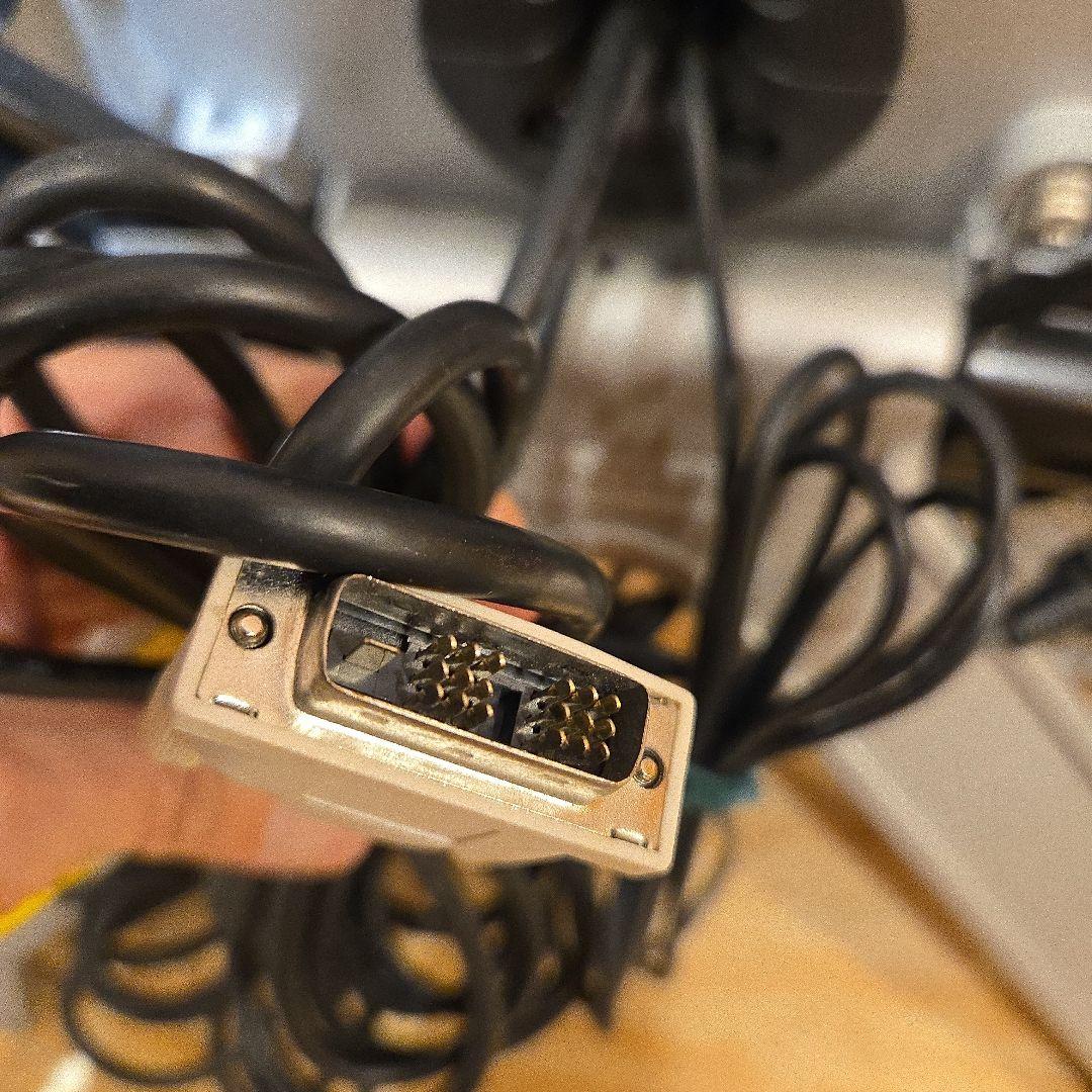 【E】Wacom 液晶タブレット Cintiq 22HD DTK-2200