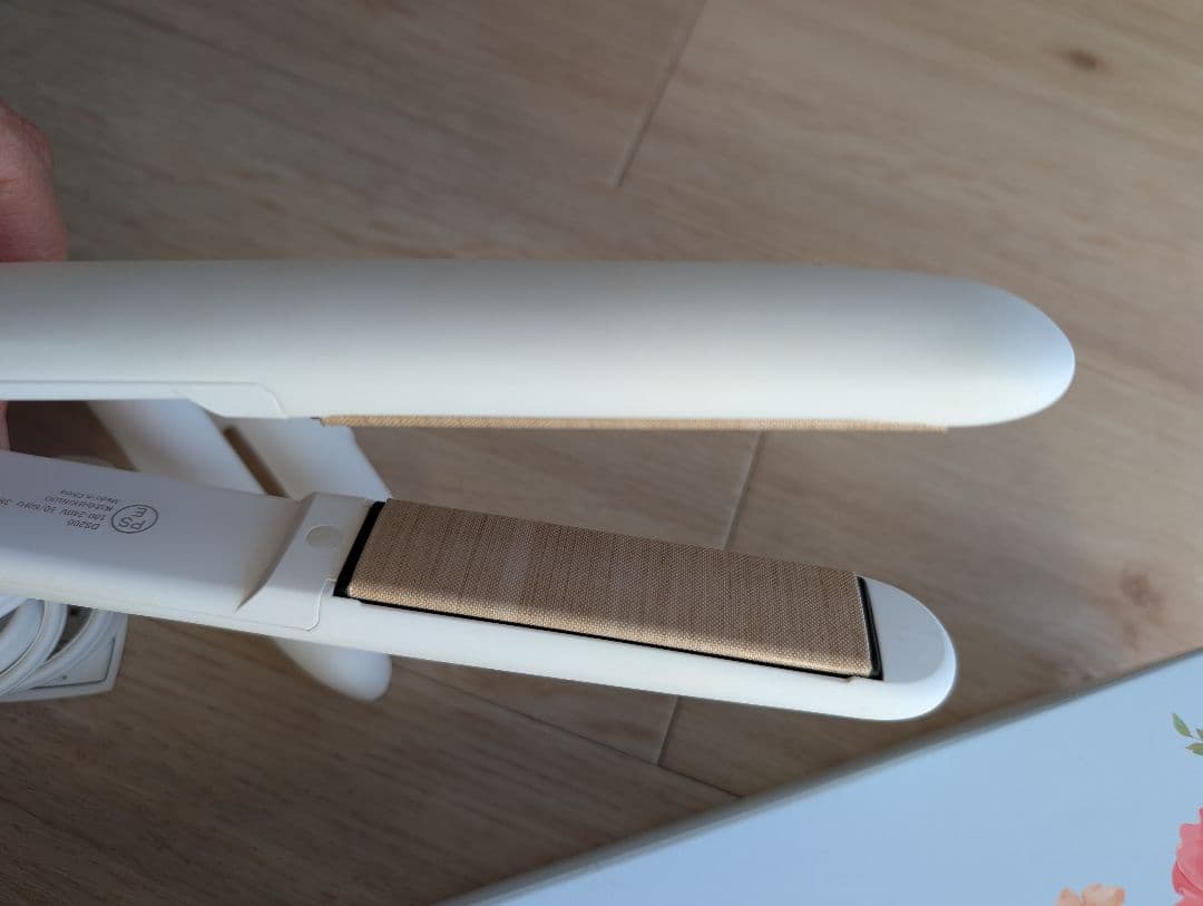 即発送★美品通電確認済　KINUJO ストレートヘアアイロン ホワイト