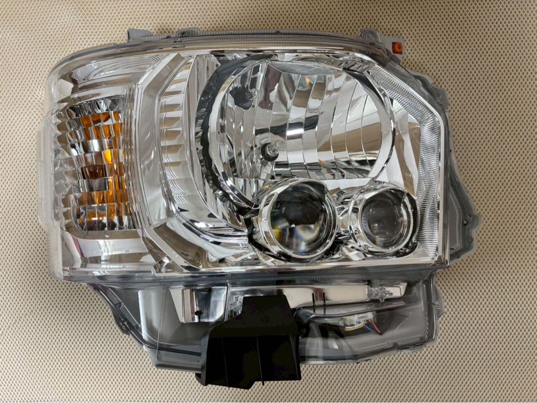 トヨタ ハイエースワゴン 8型 純正LEDヘッドライト 左右セット