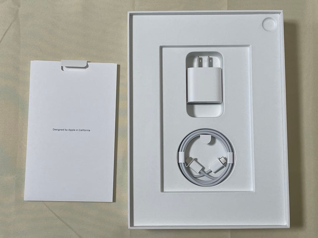 【美品】iPad Air（第5世代） Wi-Fiモデル 256GB パープル