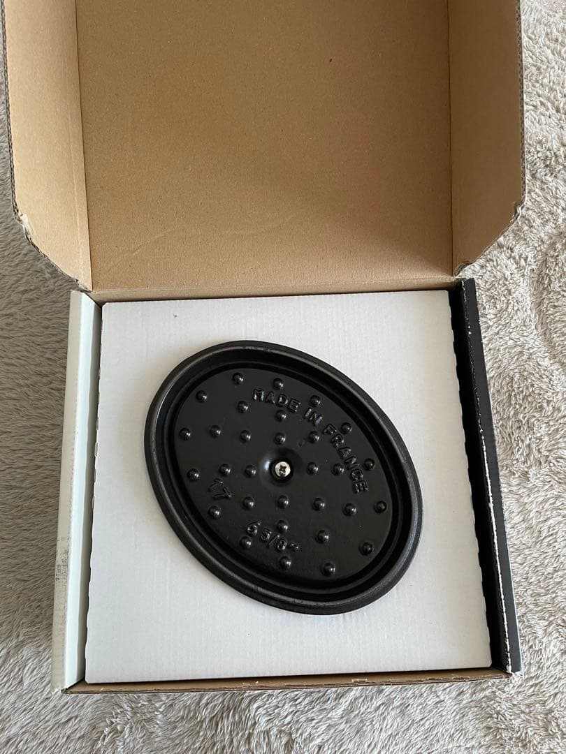 美品　staub ストウブ　オーバル　17cm 黒