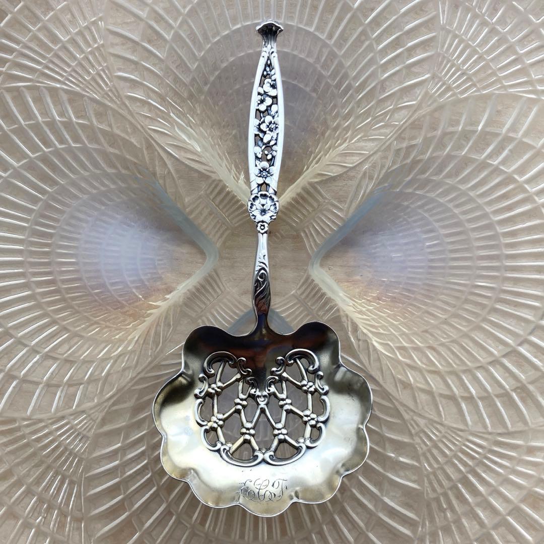 純銀　フラワー透かし　ナッツスプーン