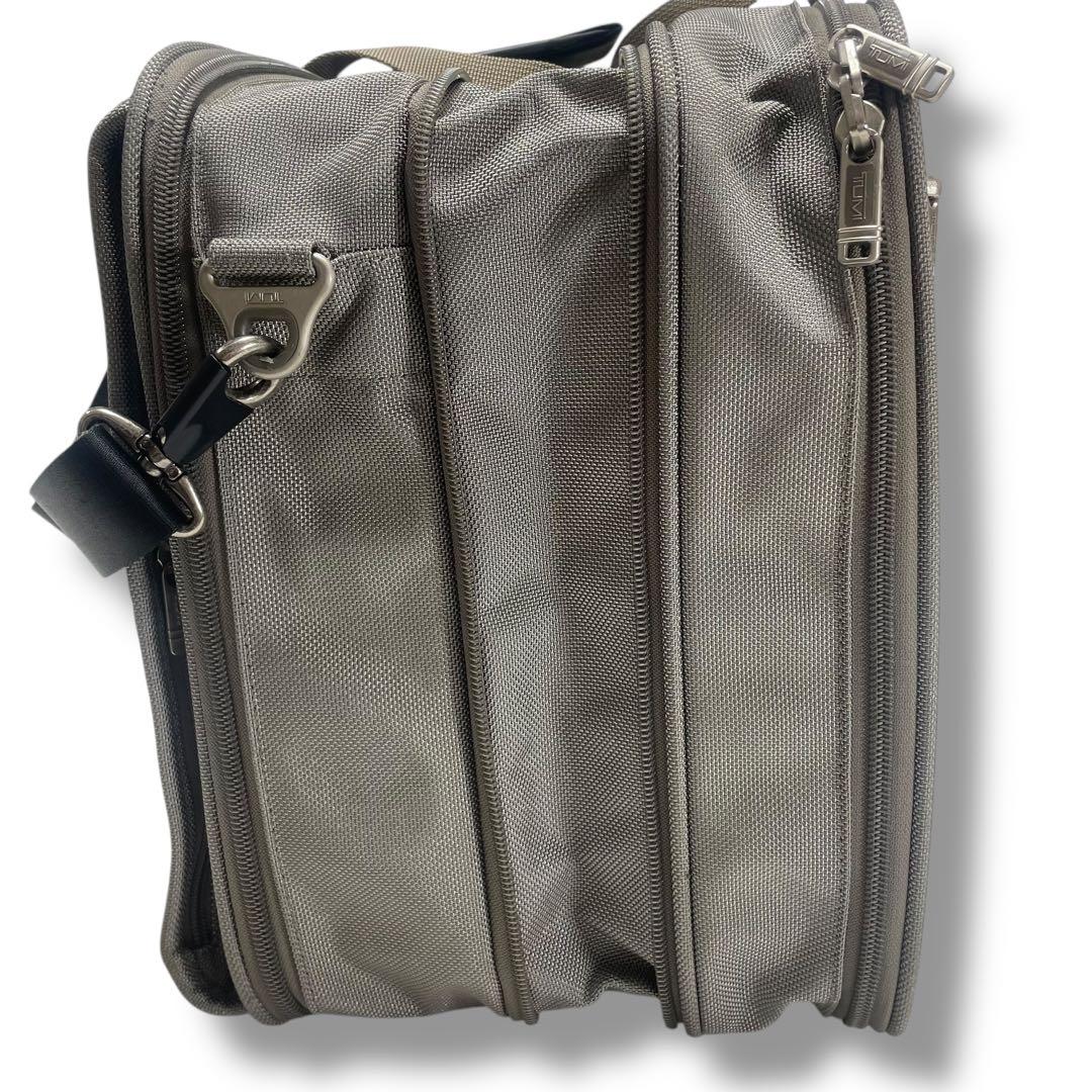 トゥミ　TUMI ビジネス　旅行バッグ　希少品　大谷用　グレー　ショルダーバッグ