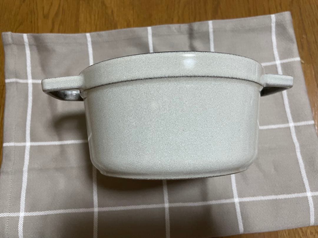 最終値下staubココットラウンド16カンパーニュ　期間限定プロテクター付