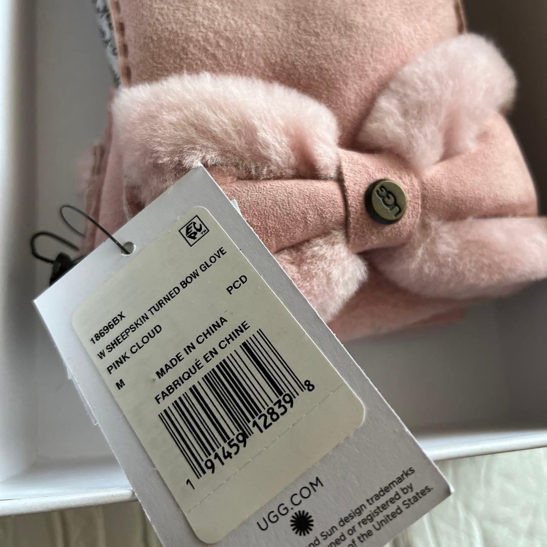 UGG シープスキン ターン ボウ グローブ 手袋　ピンク Mサイズ