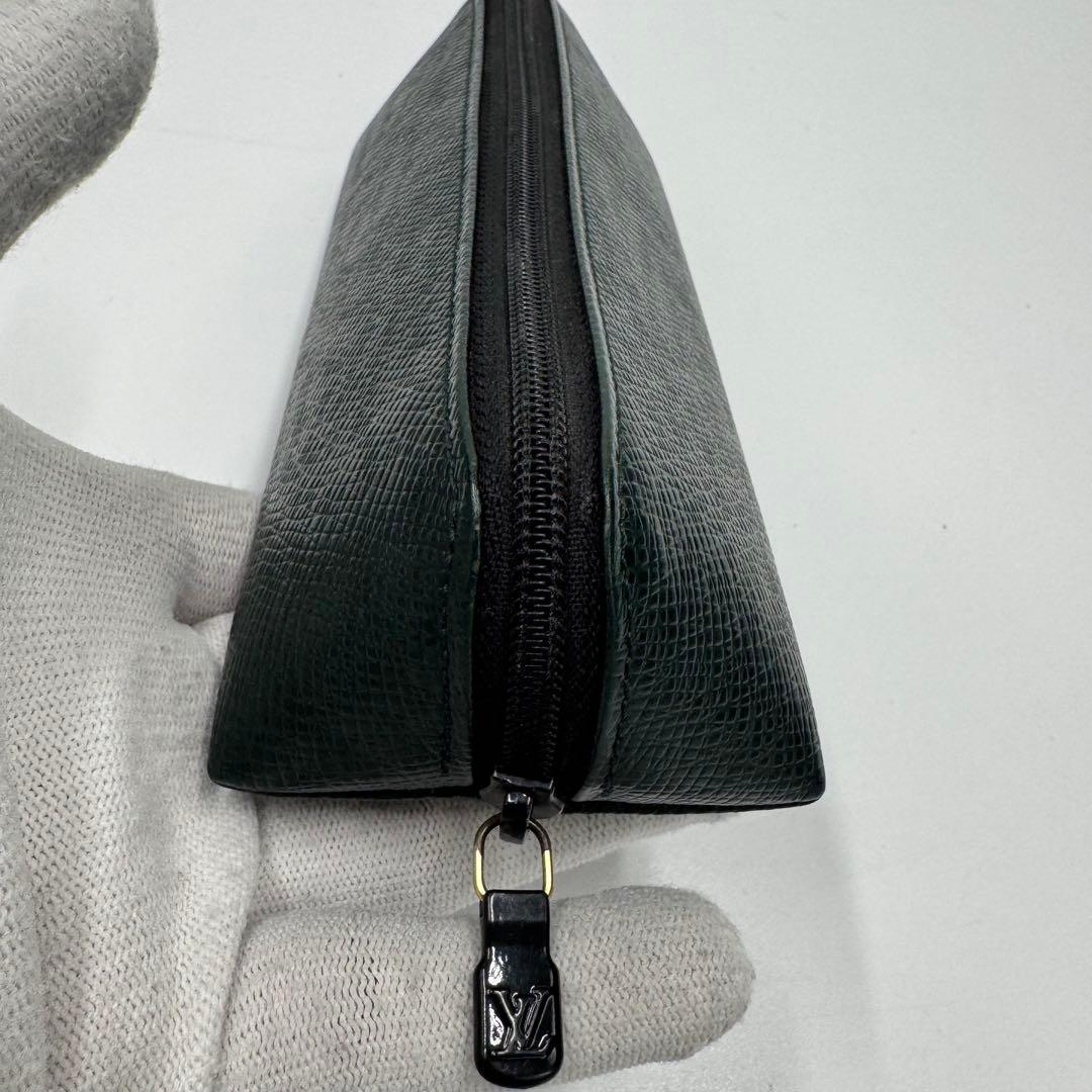 ルイヴィトン タイガ トゥルースペンケース レザー ペンケース ダークグリーン