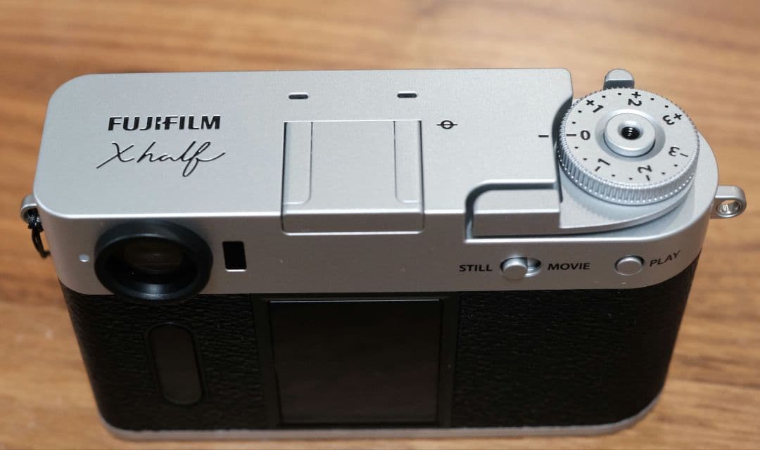 美品　富士フイルム　Fujifilm X-half シルバー　X-HF1