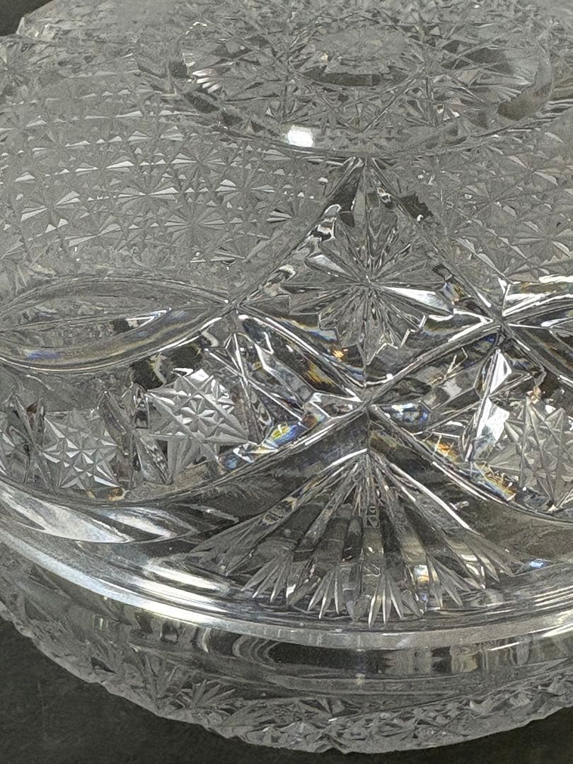 オールドバカラ切子装飾蓋物