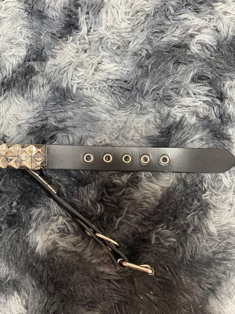 666 スタッズ付き黒レザーベルト