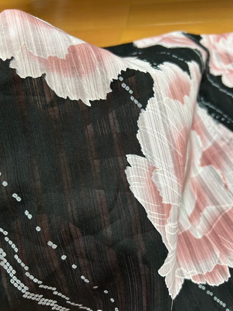 大人の高級浴衣 黒地 大きな薔薇 綿 シアー 変わり織 Pinky&Dianne