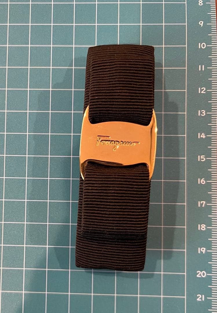 ★お値下げフェラガモヴァラヘアバレッタゴールド金具★