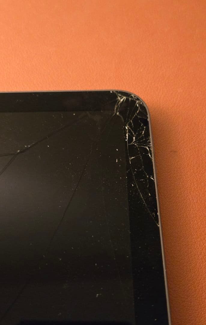 iPad air 10.2インチ 本体 画面ひび割れ　第４世代