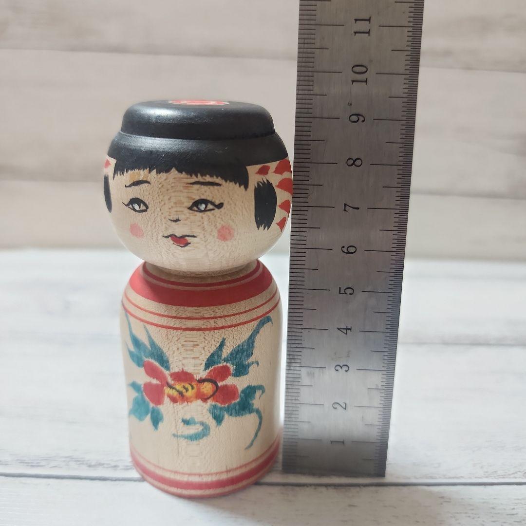 期間限定値下げ　こけし　阿保金光　白い瞳のこけし　高さ約9cm　詳細不明