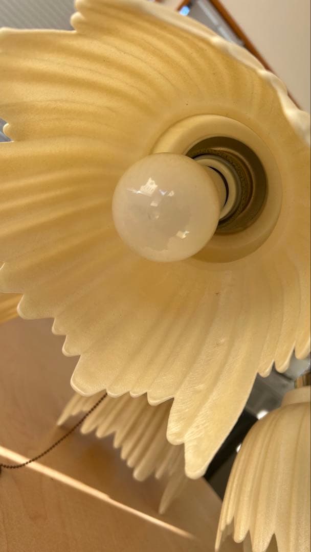 フラワーモチーフ アイボリー シャンデリア 4灯