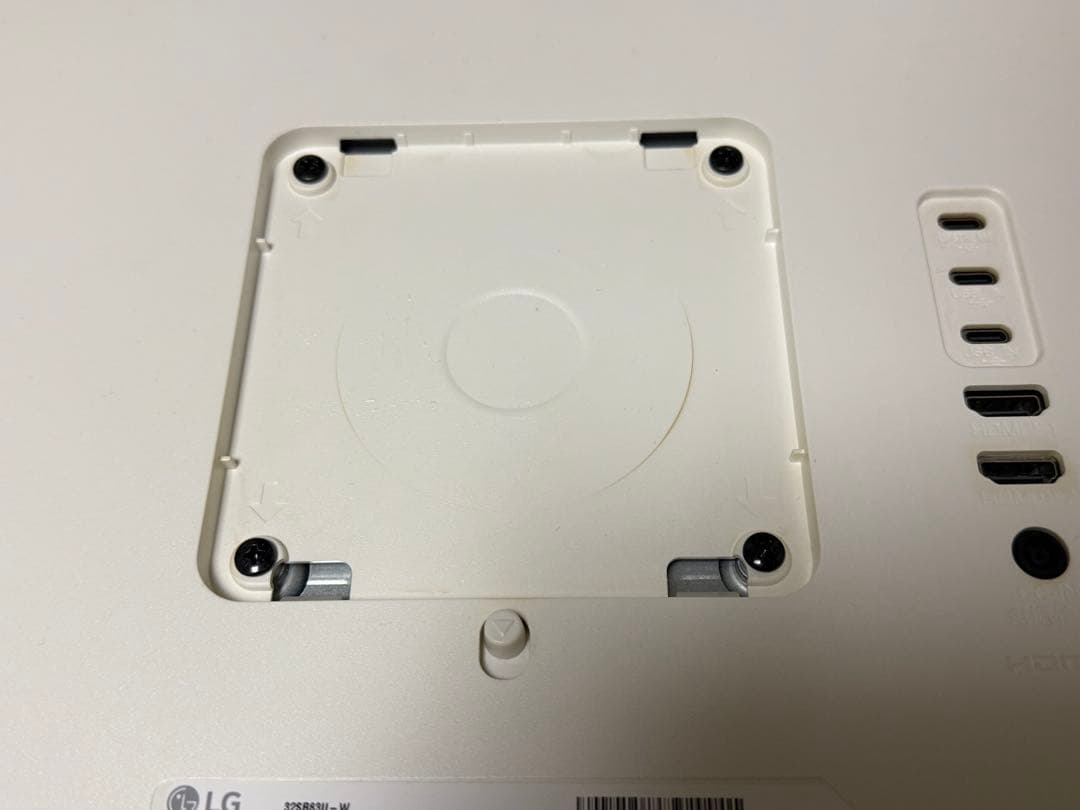 LG 31.5インチ 4Kモニター / 32SR83U-W