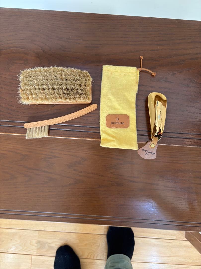 JOHN LOBB 真鍮製靴べら 、ブラシ、靴クリーム 革製品の取扱い説明書