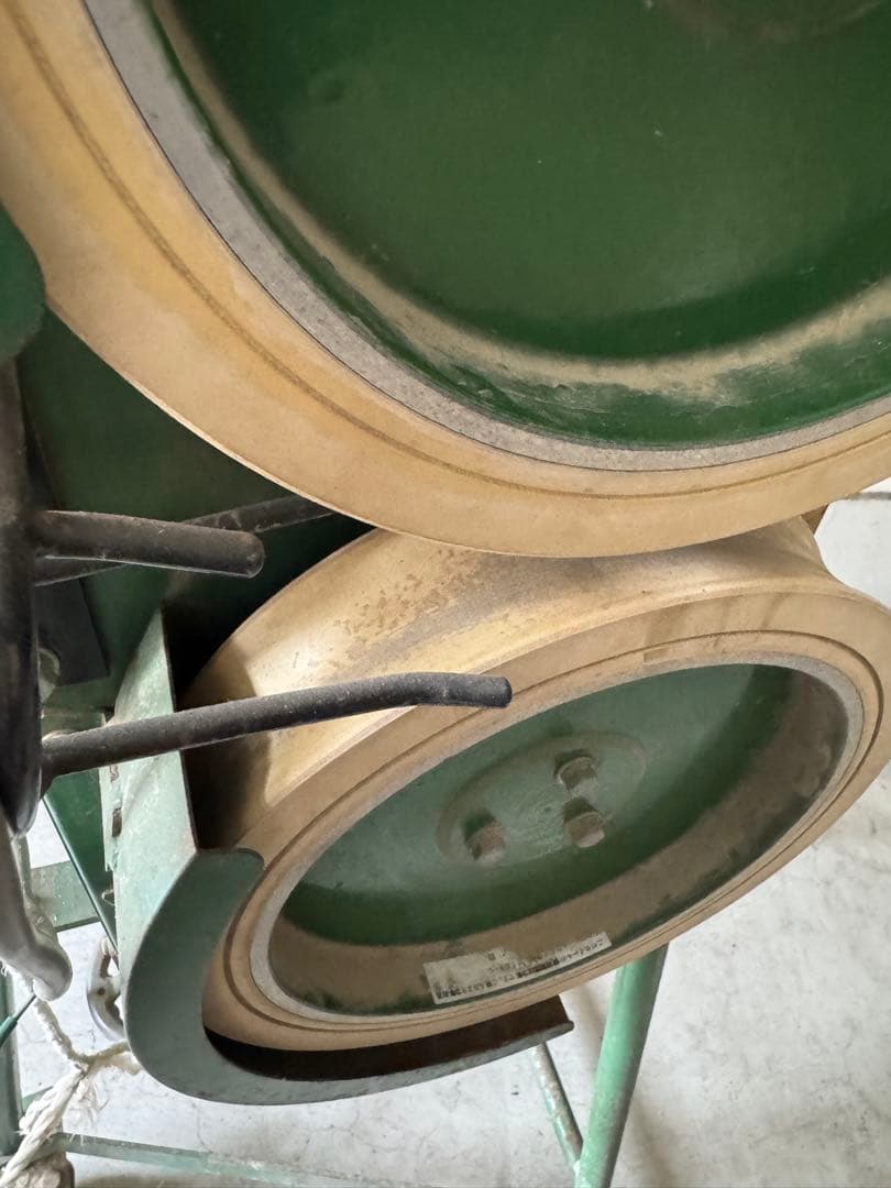 ピッチングマシン 緑色 ボール発射装置付き