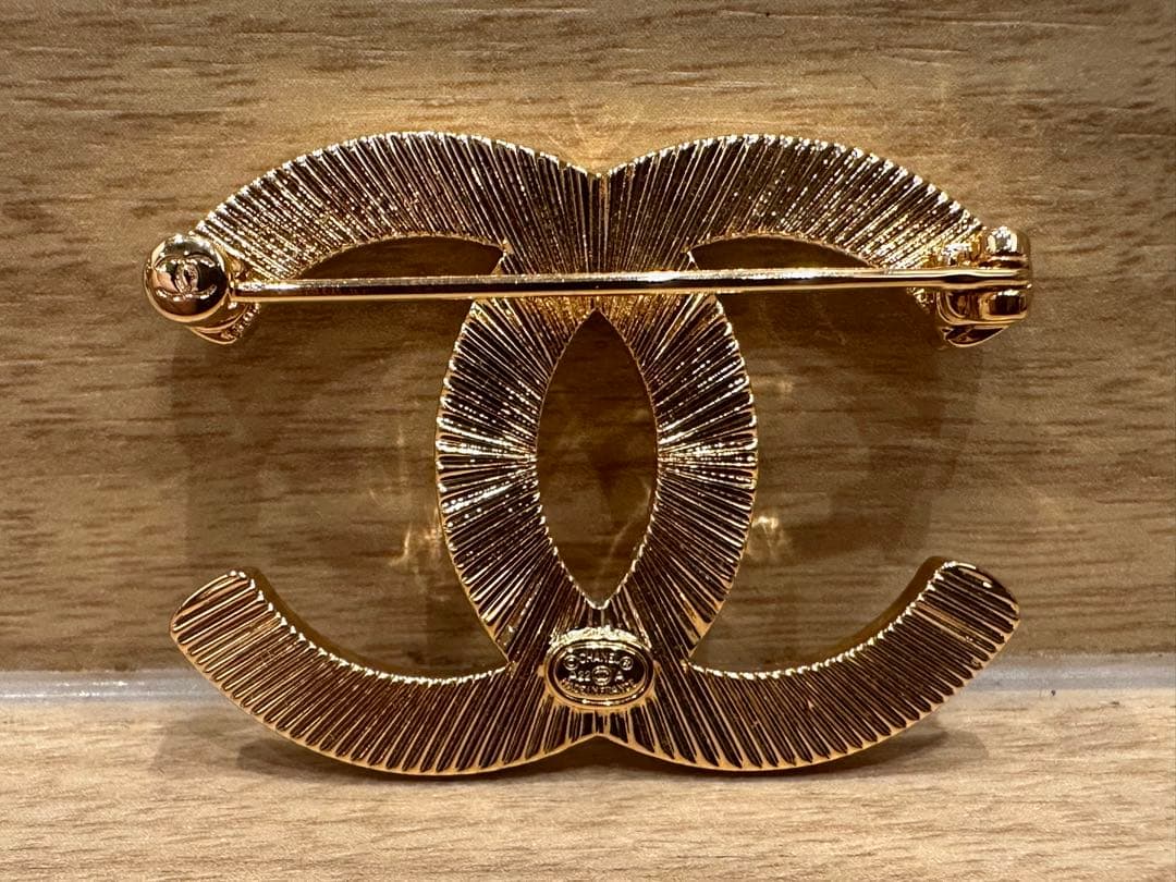 アリス【3回使用】 シャネル ココマーク ロゴ ブローチ 2022年