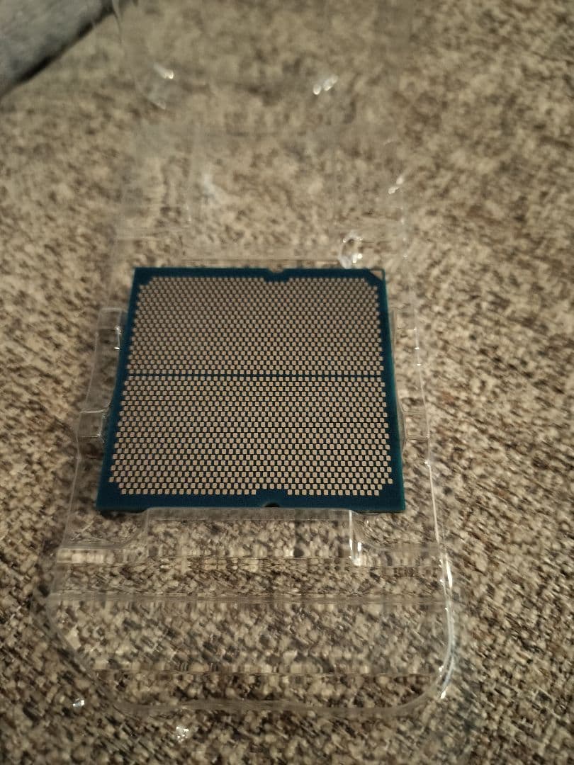 ぬ*ん様 AMD Ryzen 9 9900X 3D CPU 本体のみ