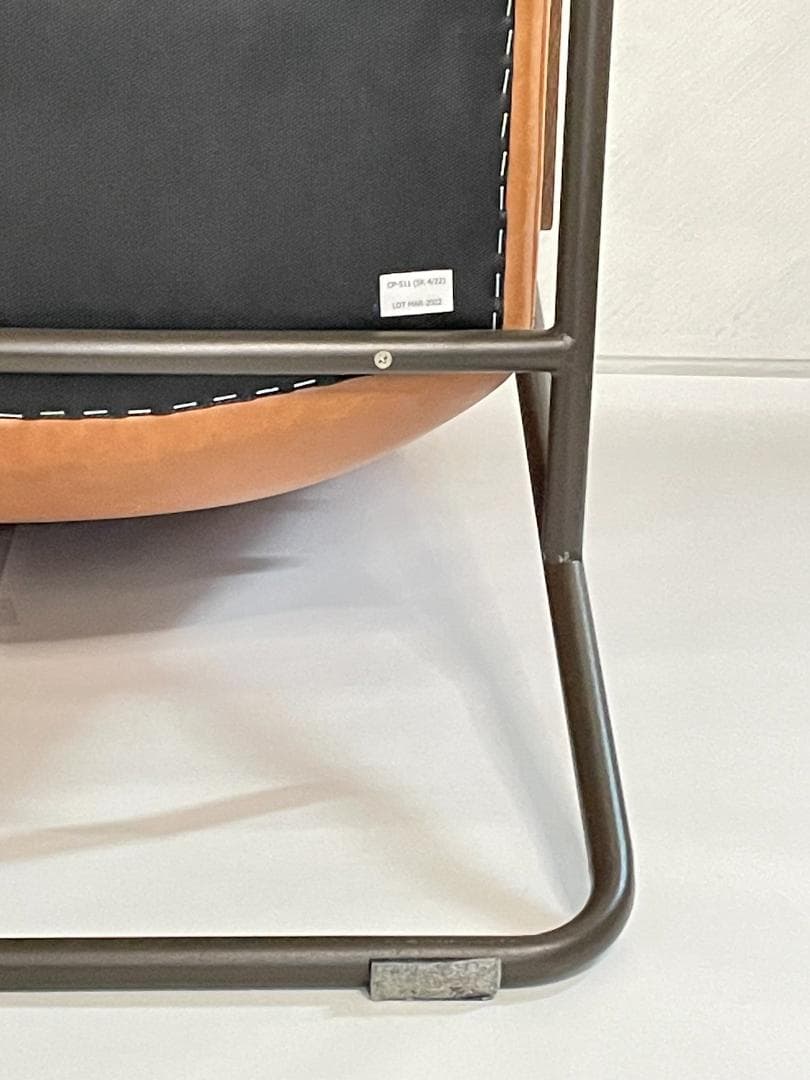 キャップ　1人掛けソファ　リサイクルレザー　木製