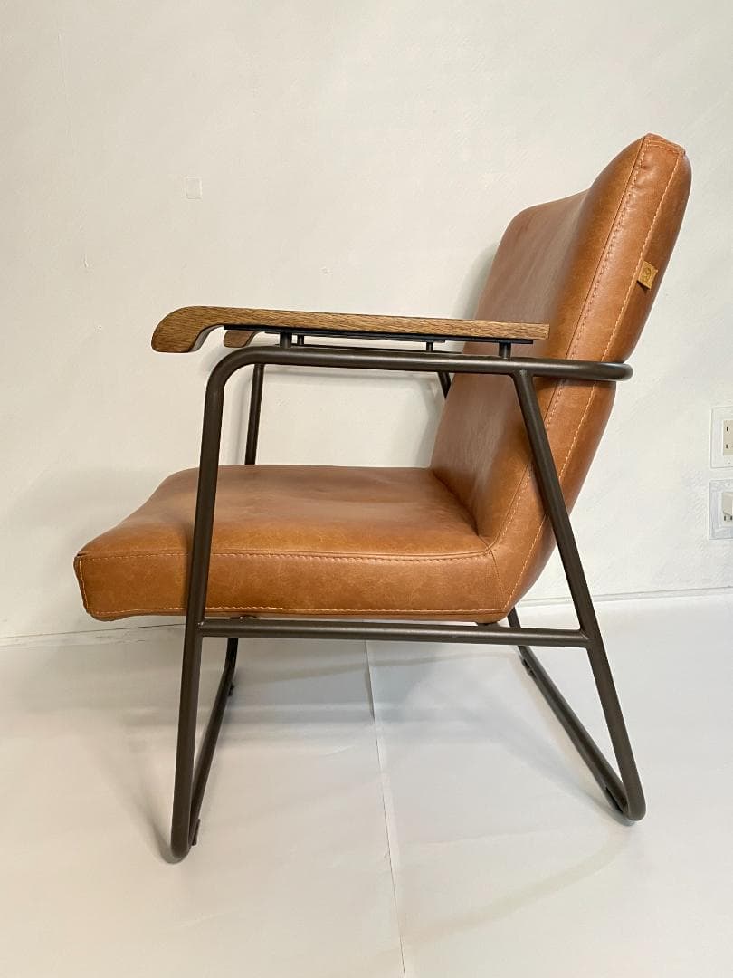 キャップ　1人掛けソファ　リサイクルレザー　木製