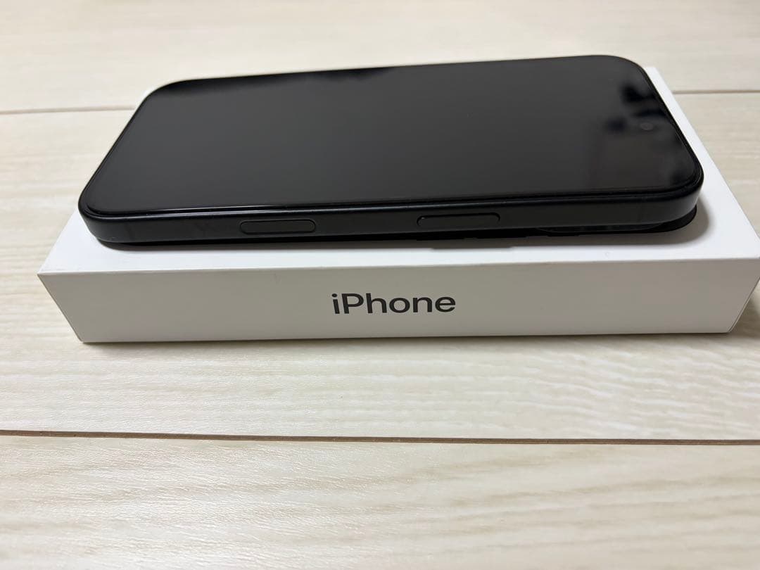 ケース付き iPhone16 SIMフリー ブラック 128GB Apple