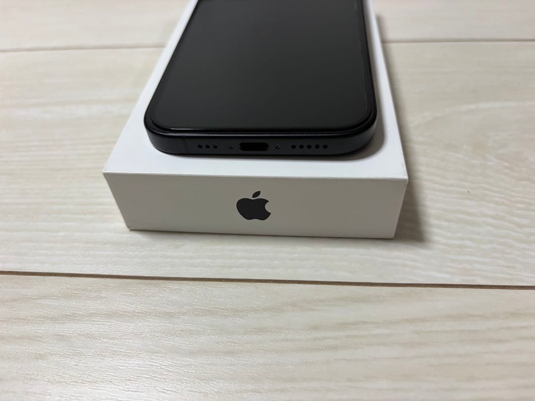 ケース付き iPhone16 SIMフリー ブラック 128GB Apple