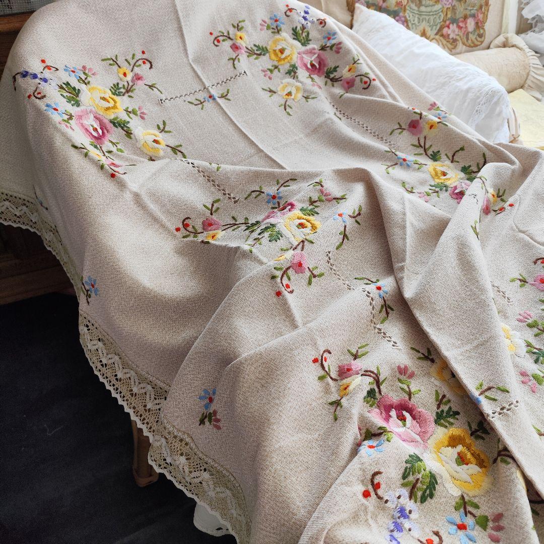 バラ蔓 カロチャ刺繍 厚手柔らか　ヴィンテージ大判テーブルクロス　お手仕事