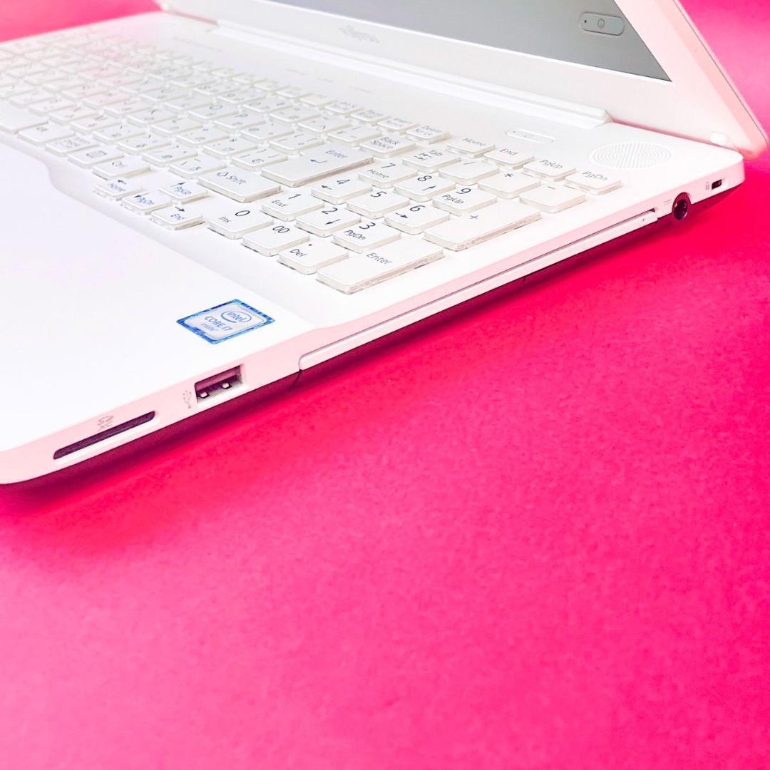 売り切れ続出‼️Corei7✨️おしゃれ白薄型ノートパソコン！大容量1TBカメラ付き