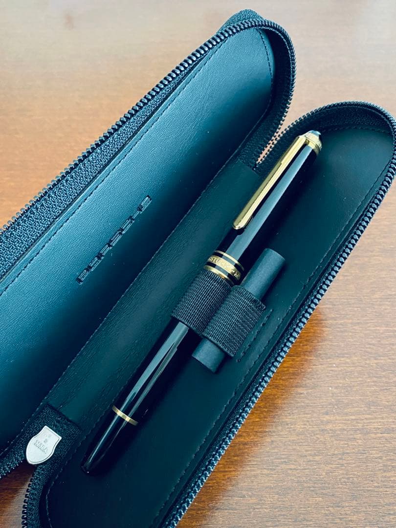 ポルシェ純正　廃番ペンケース未使用品　ブラック