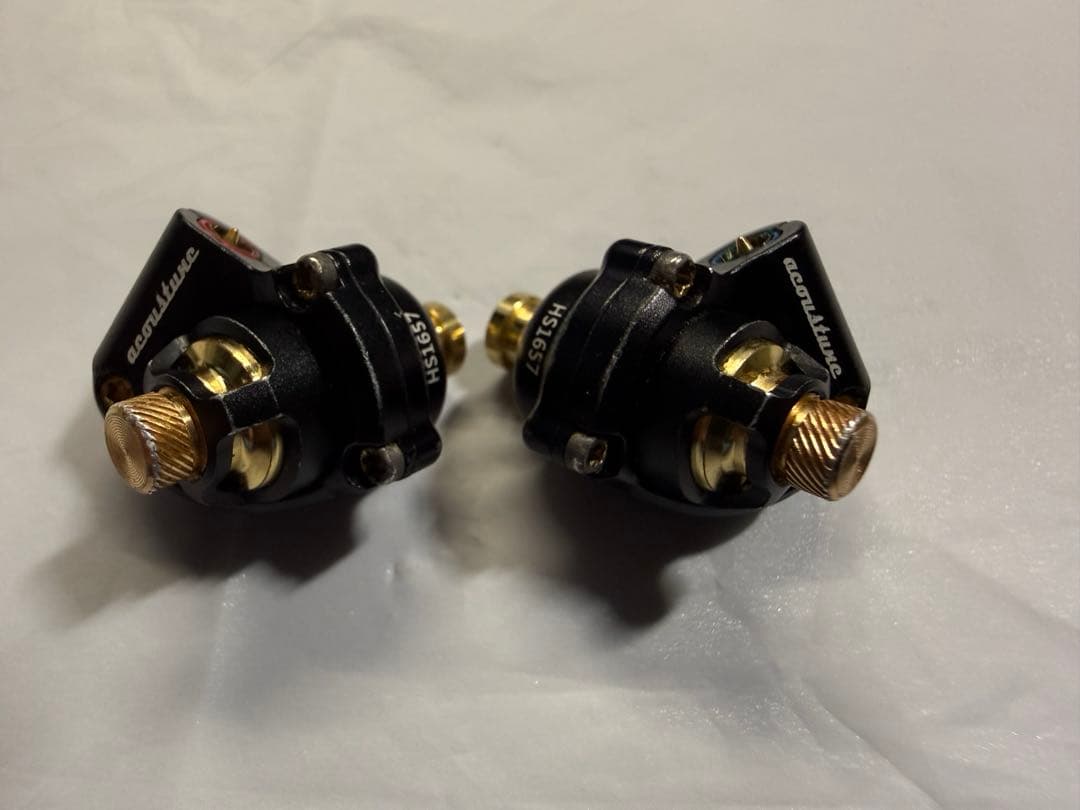 イヤホン Acoutune HS1657CU Mat Black&Gold