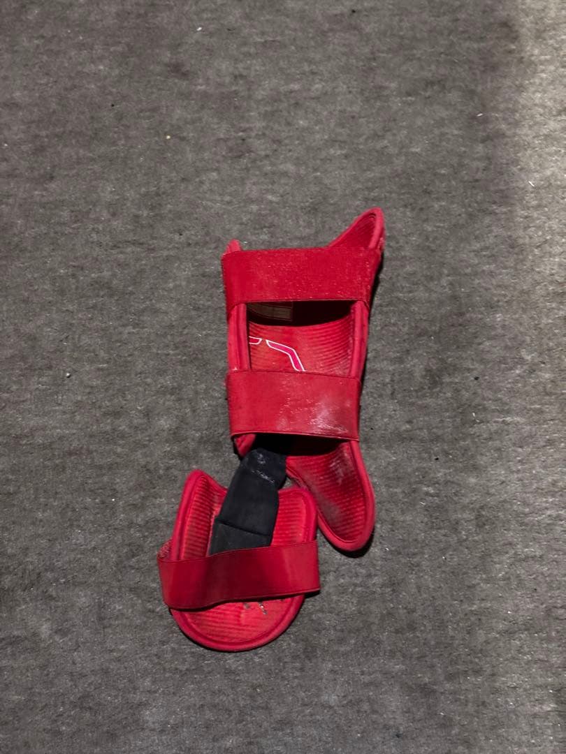 エボシールド　フットガード　赤