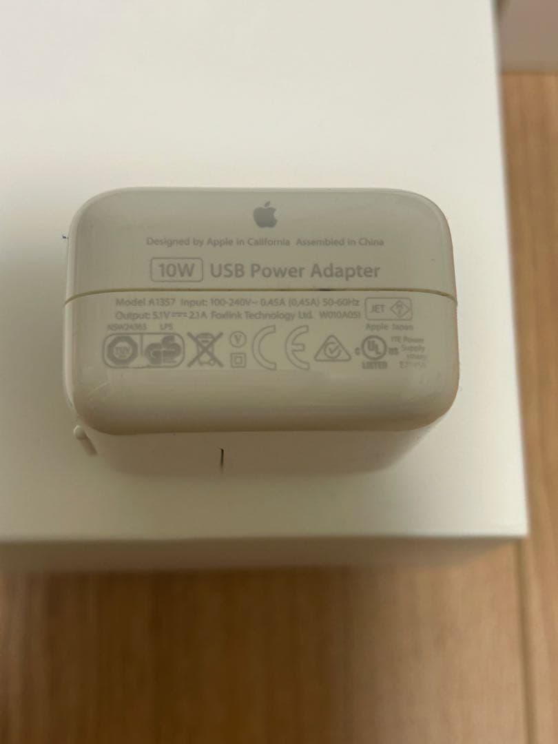 【USED】美品iPad wifi 32GB第6世代 シルバー 電源アダプタ付き