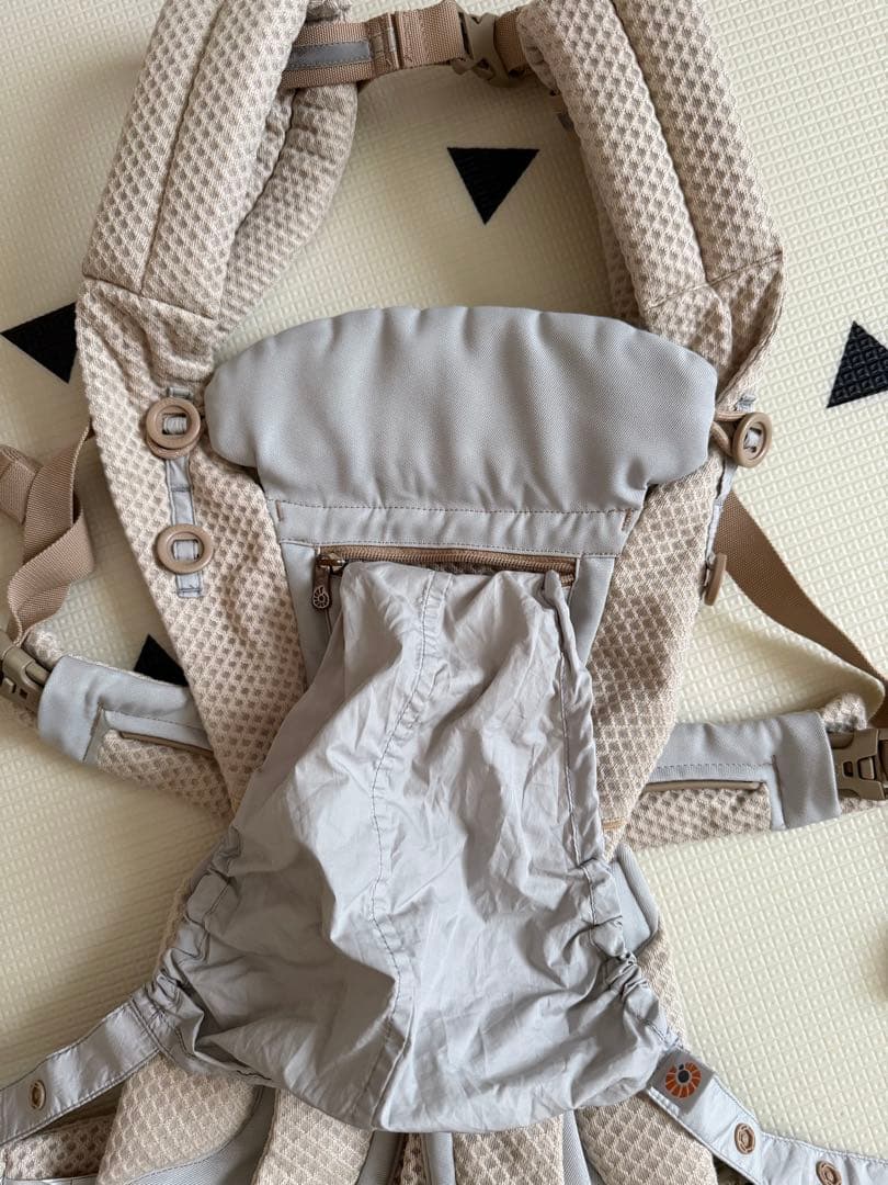 エルゴ　オムニブリーズ　サンドベージュ