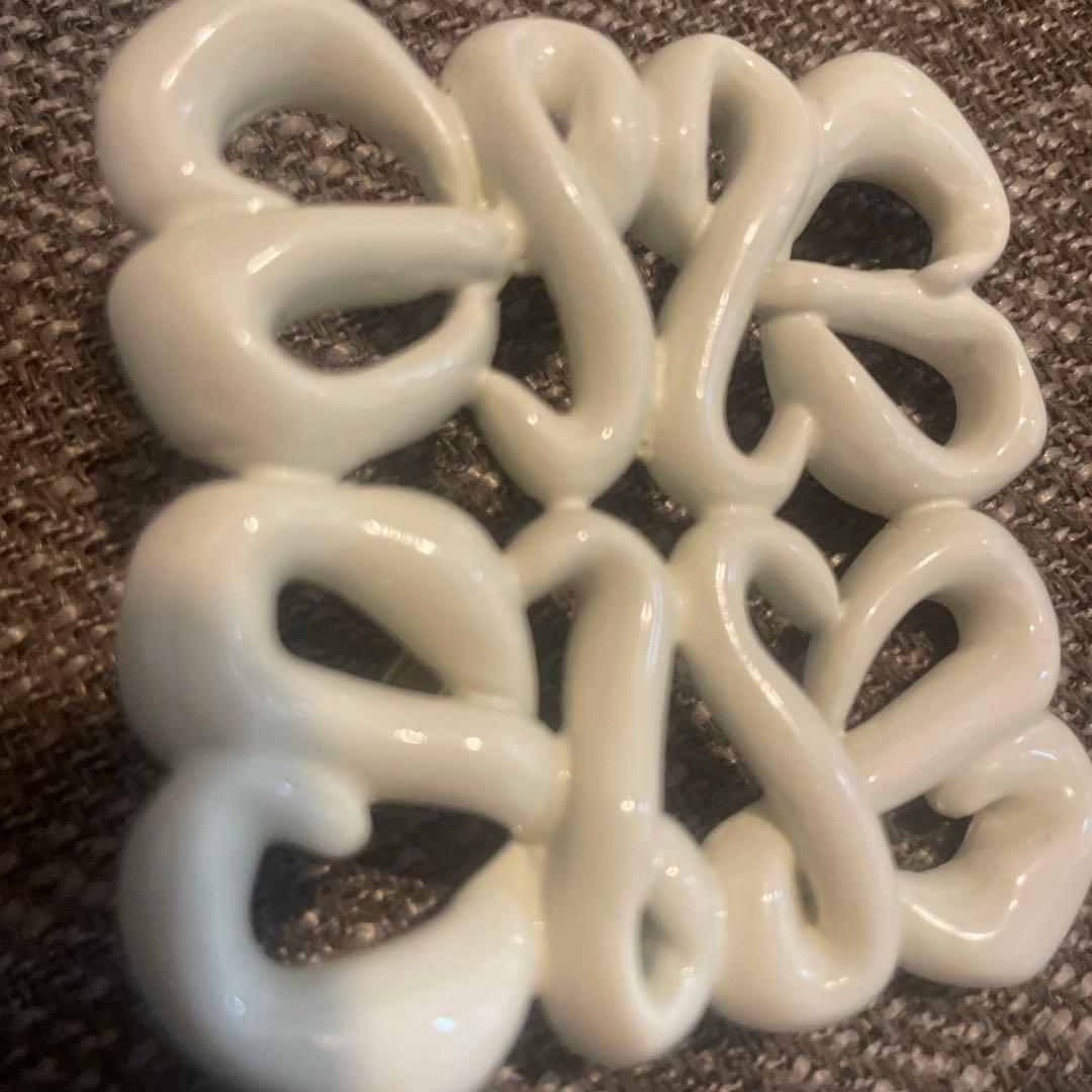 超レア！LOEWE マフラーブローチ　美品　ホワイト　白