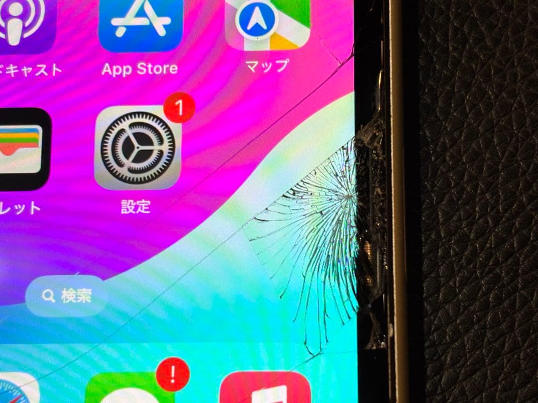 Apple iPhone 11 ホワイト 画面ひび割れあり