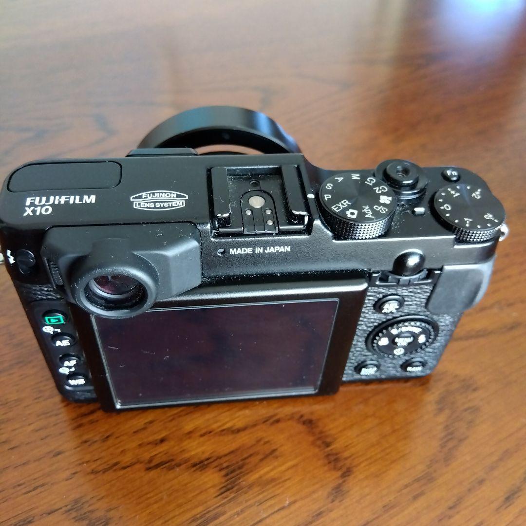 Fujifilm X10　コンパクトデジタルカメラ