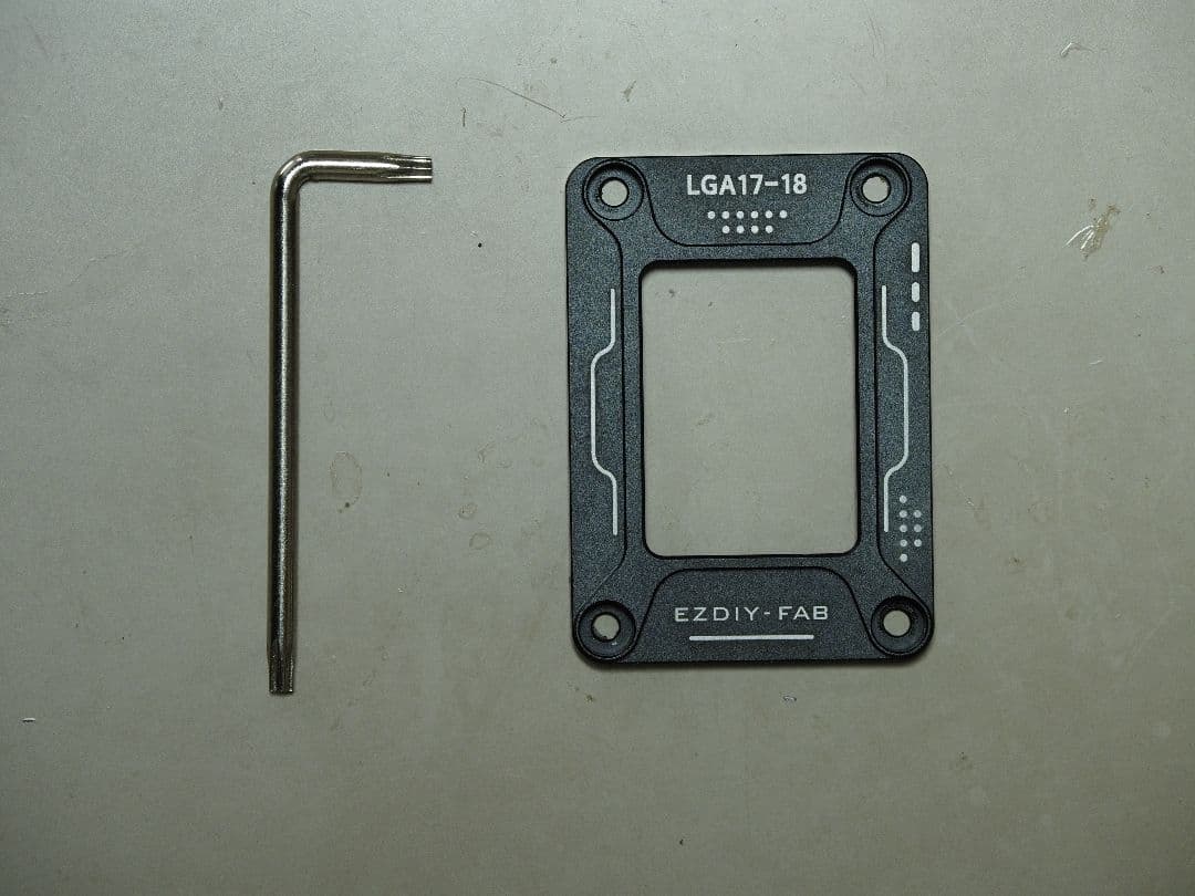 ASUS B760-PLUS D4 曲がり防止プレート付き