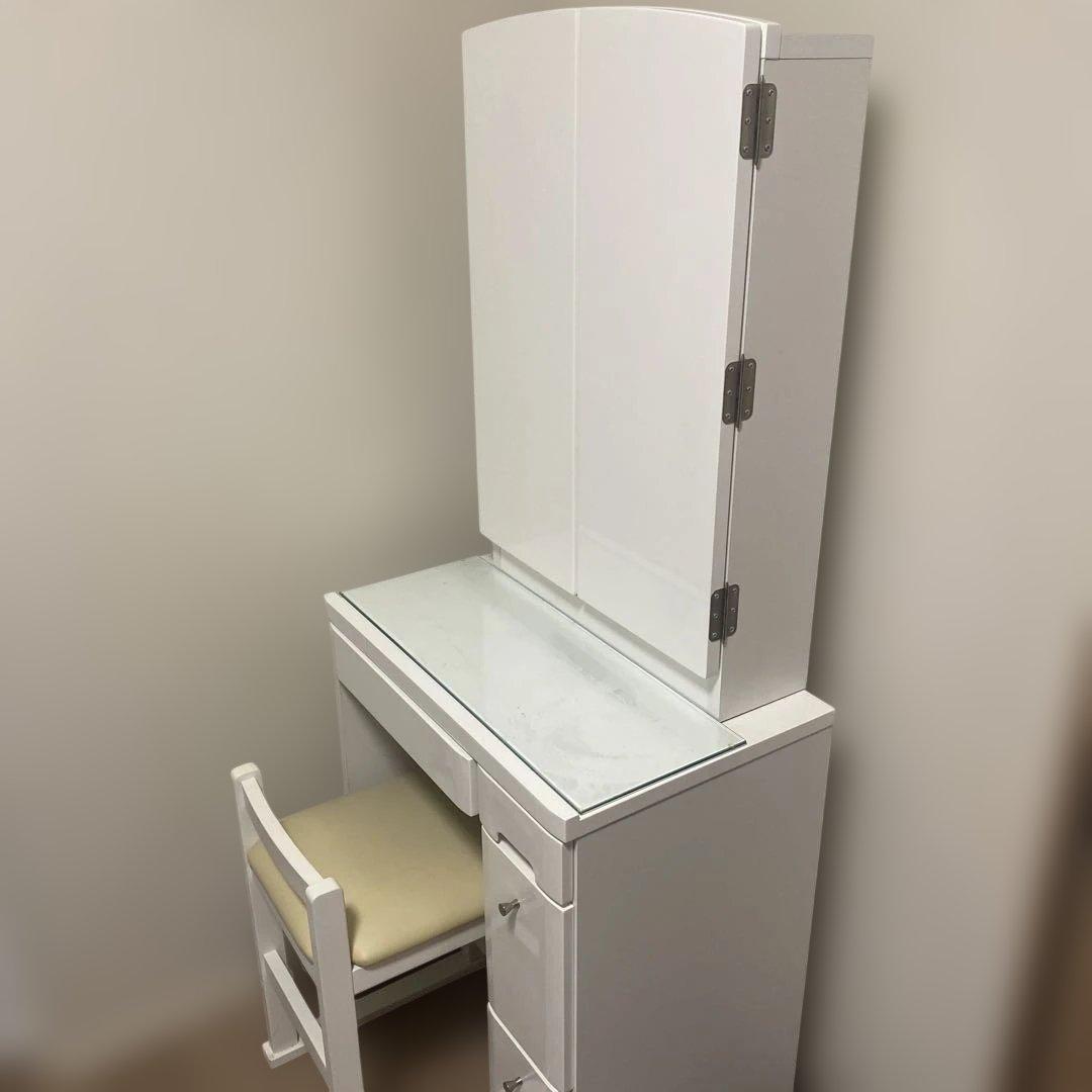 ✳︎机のみ✳︎ホワイトドレッサー・三面鏡・引き出し付き