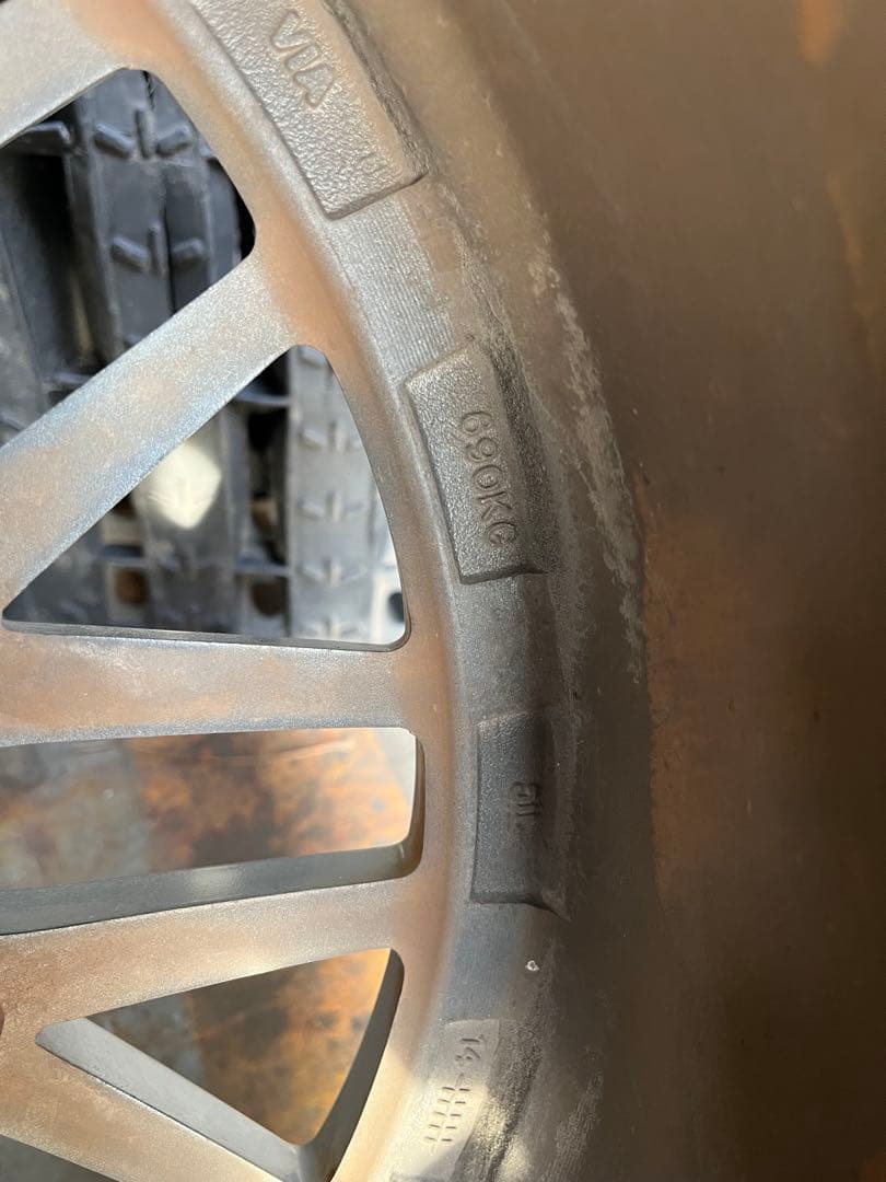 19インチ ホイール シルバー　タイヤほぼ新品