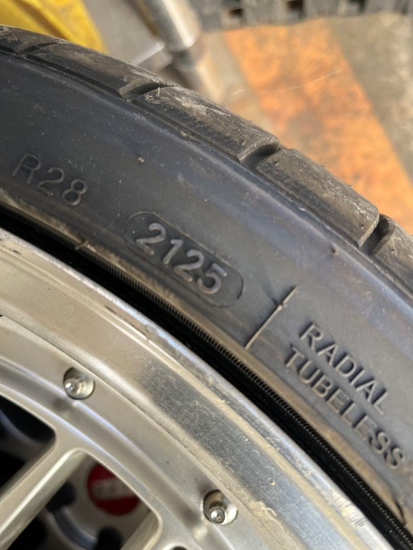 19インチ ホイール シルバー　タイヤほぼ新品