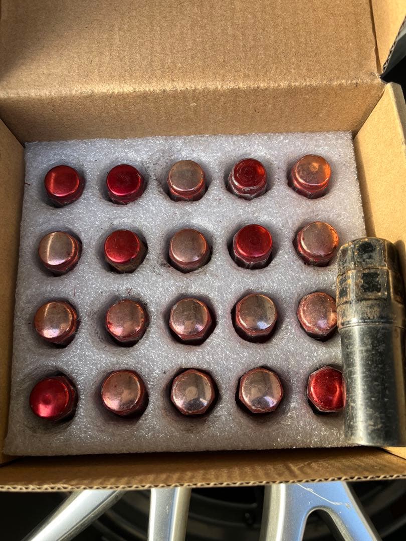 19インチ ホイール シルバー　タイヤほぼ新品