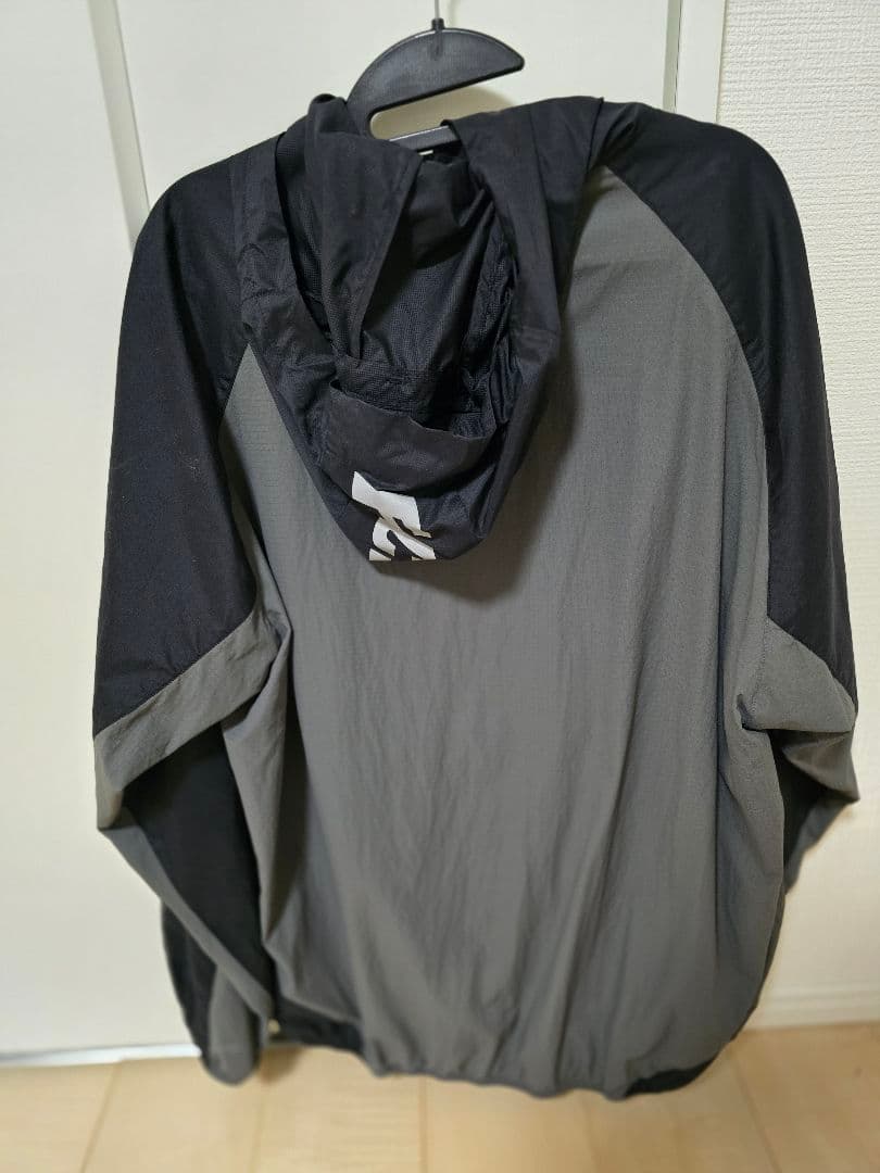 FCRBBristolナイロンジャケット黒/グレー