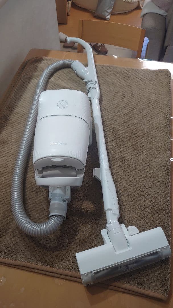 パナソニック紙パッククリーナー　極美品　驚きの軽さ　　MC-JP850K-W