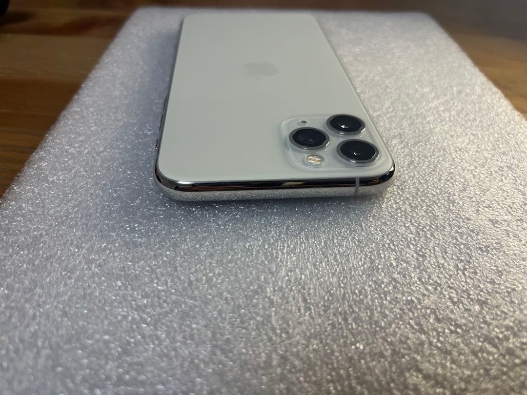 Apple iPhone 11 Pro シルバー 本体　バッテリー82%